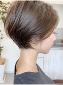 グレージュカラー前髪あり簡単スタイリングショートボブ