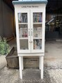 コモン ヘア デザイン(COMMON hair design)&nbsp;店舗の１階入り口に本の交換ボックス設置