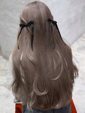 ニトバイアンキシム(nit by ahnkism) 外国人風ミルクティーベージュケアブリーチ堀江