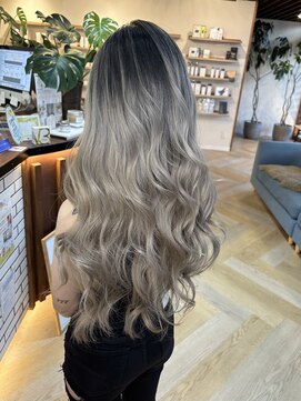 ラフ バイ マグ 南松本(R.A.F. by Mag) 透明感◎シルバーロング×シャドールーツカラー