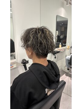 【波巻きスパイラルパーマ×ハイライト】