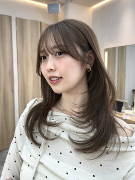 ウェイズトウキョウ 新宿店(Ways TOKYO) 前髪ありミディアムレイヤーカット顔まわり透明感カラーベージュ