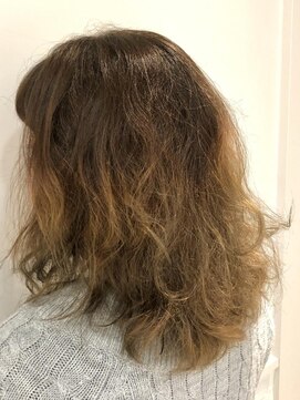 コム(com by neolive) クセ毛を活かしたスタイル　2