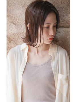 カライング(ing) 大人可愛い20代30代40代黒髪前下がりひし形小顔ボブ丸みショート