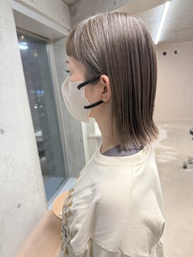 エウペ 渋谷(WEUPE) 斜めバング/グレージュカラー/デザインカラー/シルキーベージュ