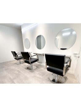 都会の喧騒を忘れるプライベート空間でリラックスしたサロンタイムを。少人数ならではの相談しやすい環境◎