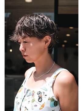 ミューズ バイ ケンジ(MUSE by KENJE) ブリーチ毛にかけるデザインショートパーマ