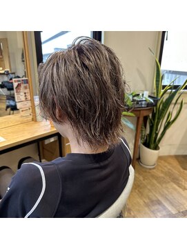 グッドネイバーズ 流山おおたかの森店(GOOD NEIGHBORS) スモーキーベージュ×メンズウルフカット