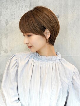 アイスバーグ(eyesburg) 前下がりショートボブ丸みショート艶髪エモージュ似合わせ