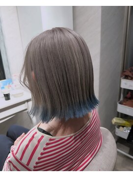 アンベル(ANBEL) 【ワンポイントオシャレ】グレージュ×裾カラーブルー