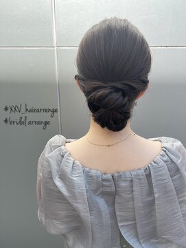 トゥエンティ ファイブ(TWENTY FIVE) カジュアルシニョンアレンジ/名定