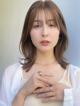 トルネード(TORNADO) Medium Layer Cut with Natural Movement Face-Framing A1013