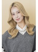 レイヤーカットブロンドヘアブリーチダブルカラーハイトーン