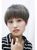 個性を髪色で出したマッシュベースのコンパクトショート