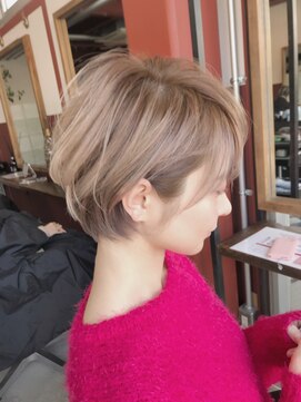 ルーファス 恵比寿 渋谷(Ruufus) 40代プラチナアッシュショートボブ【Ruufus恵比寿渋谷】