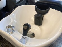ジル ヘアデザイン ナンバ(JILL Hair Design NAMBA)の雰囲気（ReFaシャワーヘッド導入♪2種類の泡で汚れ・薬剤をしっかり洗浄!）