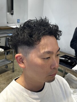 ザデイ カットアンドカルチャーショップ(THE DAY CUT&CULTURE SHOP) スパイラルパーマ × ミドルスキンフェード