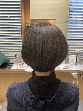 ウイバイファースト(u'i by first) カットはショートレイヤー カラーはナチュラルブラウン