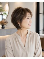バグズ(Baguz)&nbsp;40代50代小顔くびれショートレイヤー丸みショート大人美人ヘア