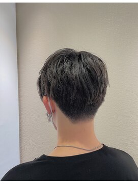 ジプソ(Gypso Hair salon) 【 刈り上げマッシュ × 地毛風ダークシルバー 】