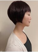 丸いシルエットのショートボブ/ぱっつん前髪/アッシュブラック