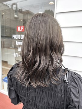 バズ(BUZZ) 大人の色気！！透明感グレージュ！