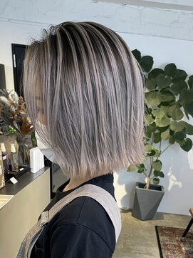 メリー オオサカ(Merly Osaka) white ash balayage