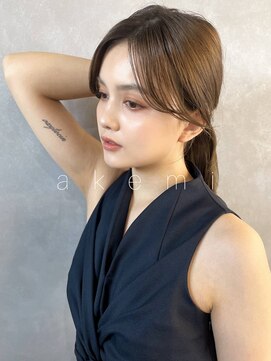 アケミ(akemi) 巻いてかわいい顔まわりカット