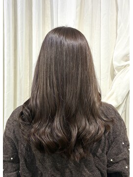 ツヤあるブラウンカラー