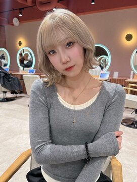 ヘアーアンドメイク ビス(HAIR&MAKE bis) ハイトーン人気No.1！ミルクティーベージュ♪【Ayaka】