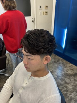 アンサー 千葉中央(UNSER prod by THE DAY) 【MEN’S HAIR/サーフカール/刈り上げセンターパート/千葉】