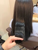 カミエ(kamie) ツヤ感たっぷりのブラウンロング × 上質な透明感