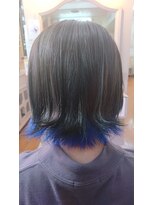 ビューティーサロンみさき&nbsp;伸ばしかけ外ハネインナーカラーBL〈ブルー〉