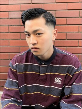 ガズル ハラジュク(GUZZLE HARAJUKU) サイドパート スキンフェード ツーブロック バーバースタイル