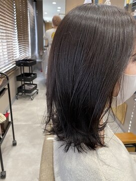 大人可愛い小顔くびれ黒髪ミディアムレイヤー代30代40代 L グロウ バイ フェイス Glow By Face のヘアカタログ ホットペッパービューティー