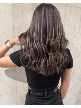 キース(KITH) ミルクティーベージュ