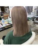 O&nbsp;ツヤ髪グレージュ大人可愛いぷつっとカットミディアム