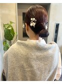 タイトで艶感のあるお団子スタイル