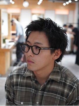 クオル 立川(QOL) 大人短髪 スパイキーショート 刈り上げないショート ピンパーマ