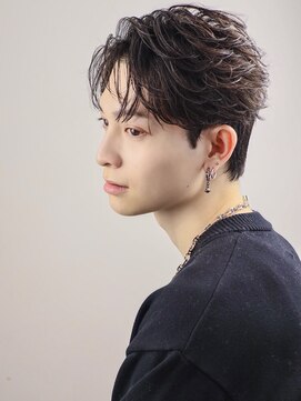 オーシャントーキョー 原宿(OCEAN TOKYO) カルマパーマコンマバングセンターパート黒髪フェザーパーマ