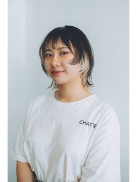 クイ(quii) ウルフカットインナーカラーブリーチダブルカラー