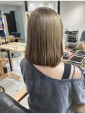 ダブルカラー×ミルクティベージュ×シンプルストレートボブ