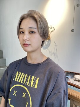 ハイ(HI) ハンサムショート×ホワイトベージュ