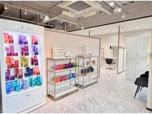 カウンセリングで髪のお悩みや理想の髪型、普段のお手入れなど丁寧にお聞きします。