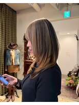 グッドフェローズ キタホリエ(GoodFellas kitahorie) 透明感あるハイトーンレイヤースタイルブリーチデザインカラー