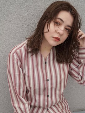 イリ(iri) 〈iri〉ミディアム/ブラウンカラー/ウェーブ/カラー