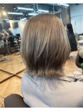 ライズ バイ レボ(RISE by REVO) 大人かわいいミルクティアッシュ 小顔カット【我孫子/我孫子駅】