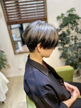 ミオ(mio) 韓国風センターわけ×アンブレラシルバー