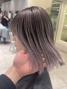 ダブ アオヤマ(DaB AOYAMA) グレージュ×シルバー　飽きたら一色に戻せるバレイヤージュ