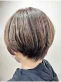 ひし形ショートボブ×白髪ぼかしハイライト